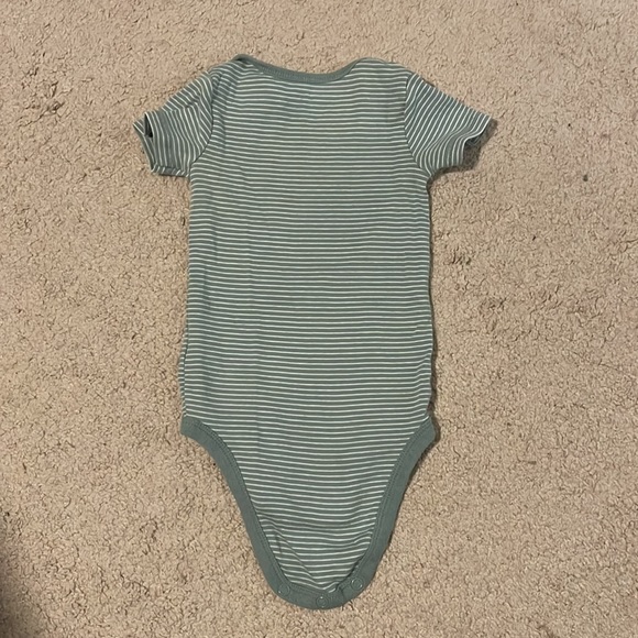 Baby Boy 12M Short Sleeve Onesie Bundle (5) - Picture 6 of 12